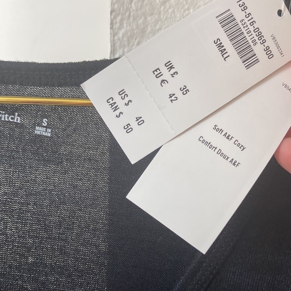 Abercrombie and Fitch Soft A&F Cozy long Sleeve Knit - Picture 10 of 15